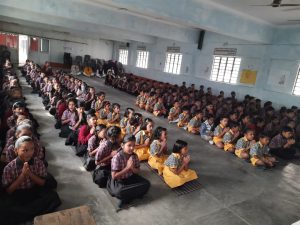 बिरसा-मुंडा-जयंती-कार्यक्रम-में -उपस्थित-छात्र